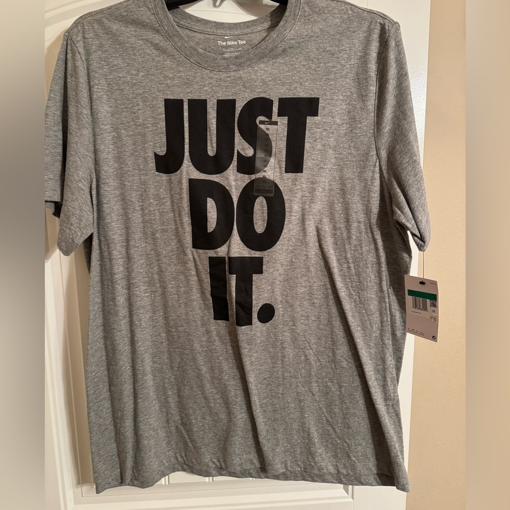 NWT Nike men’s XL t-shirt